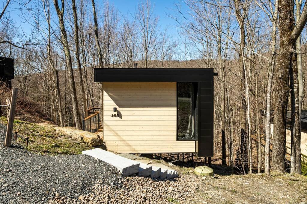 Cabin Sutton 252 - En harmonie avec la nature! Villa Esterno foto